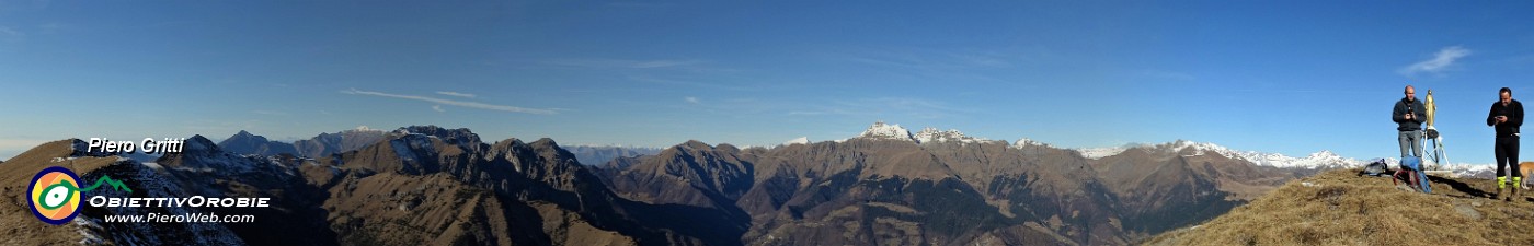 44 Vista a nord, Aralalta a sx, Grigne-Tre Signori al centro, Baciamorti a dx.jpg